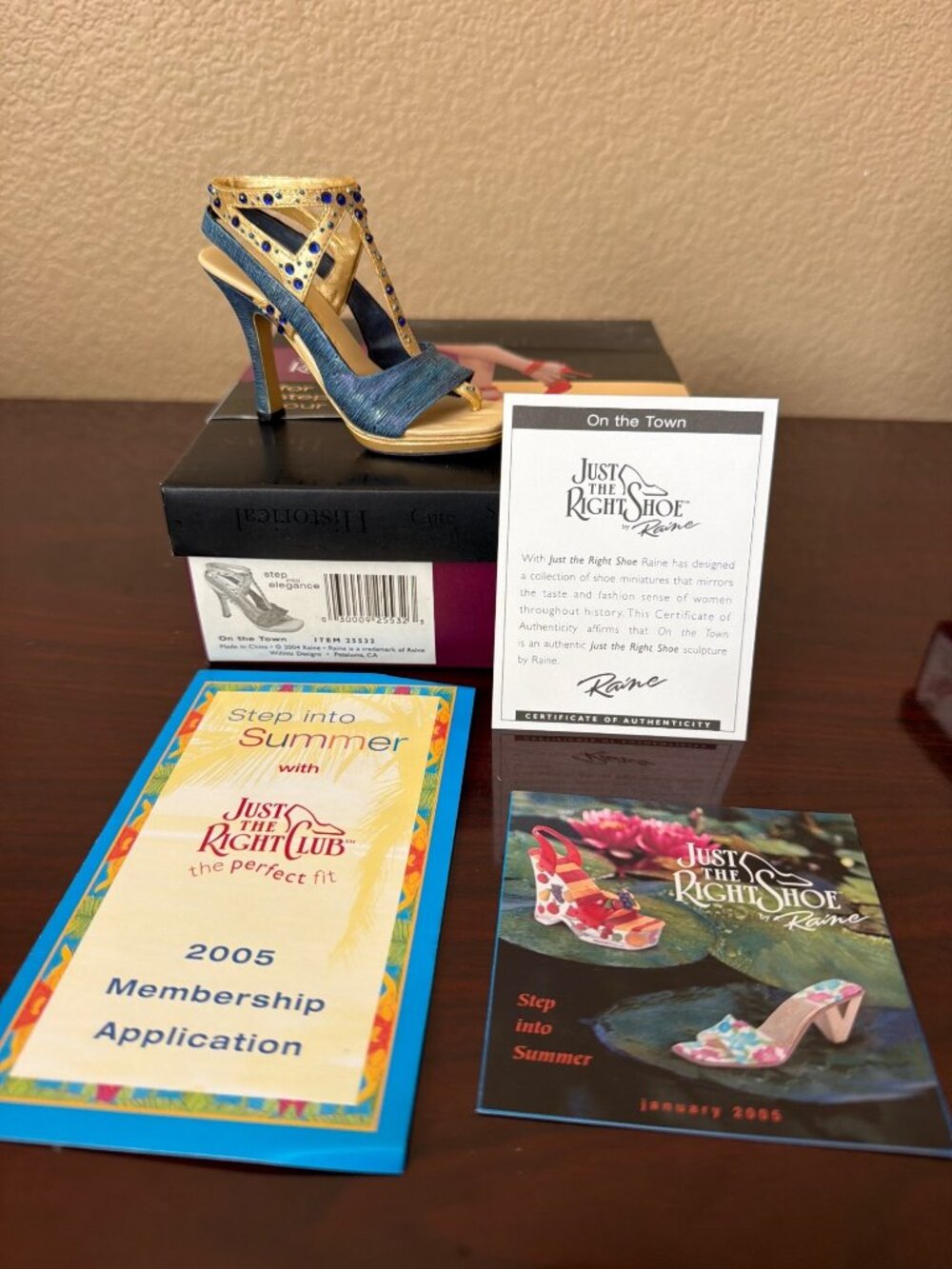 2004 Just the Right Shoe by Raine “On The Town” Mini Shoe Figurine NEW